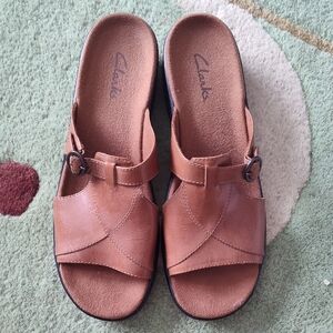 Clarks Women's Tan Leather Buckle Sandals